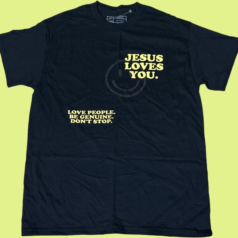 Unisex ‘Jesus loves you’ Black Graphic T-Shirt